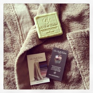 la belle toilette éponge et savon